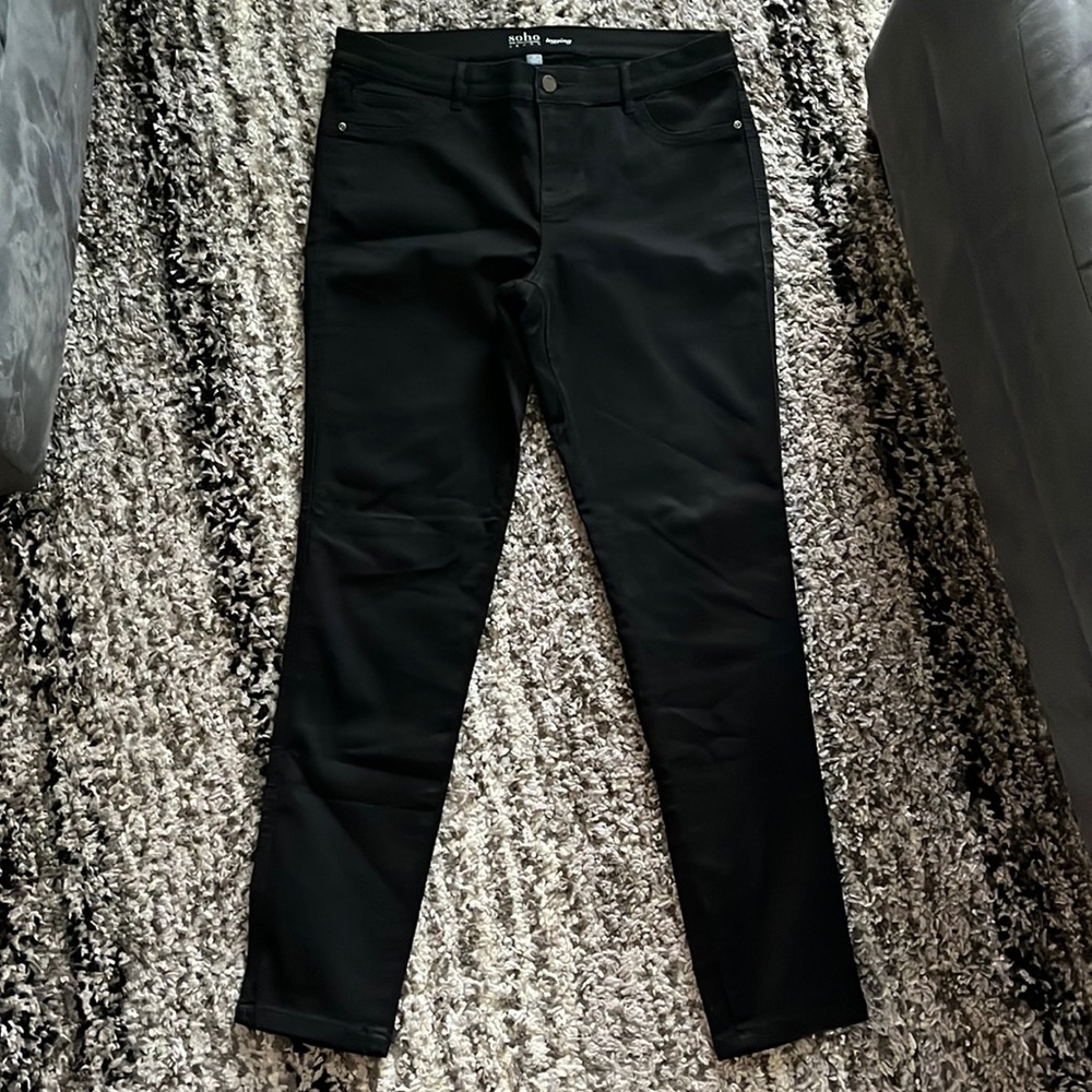 Women’s black leggings